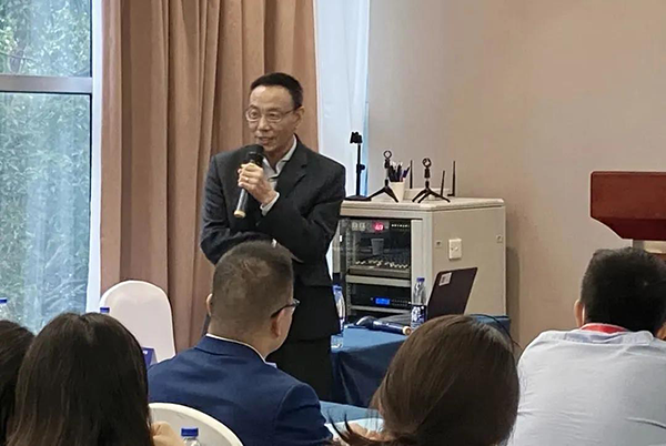 图6-美迪西药代动力学及生物分析部副总裁万宏博士主持Panel讨论会.png 图6-美迪西药代动力学及生物分析部副总裁万宏博士主持Panel讨论会.png